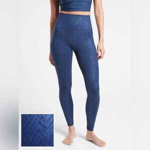 Athleta Salutation Stash Pocket II Embossed Enchanted Blue Leggings Size XXS